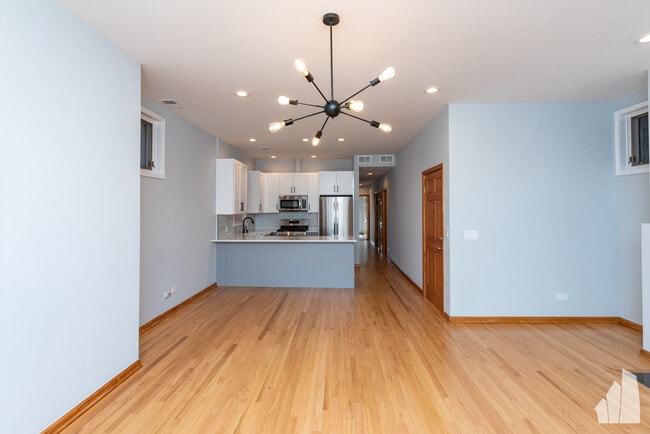 Building Photo - 2338 N Greenview Ave