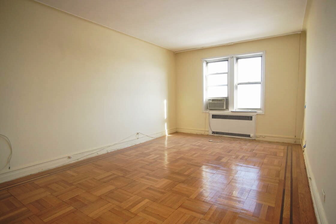 Foto principal - 8201 4th Ave