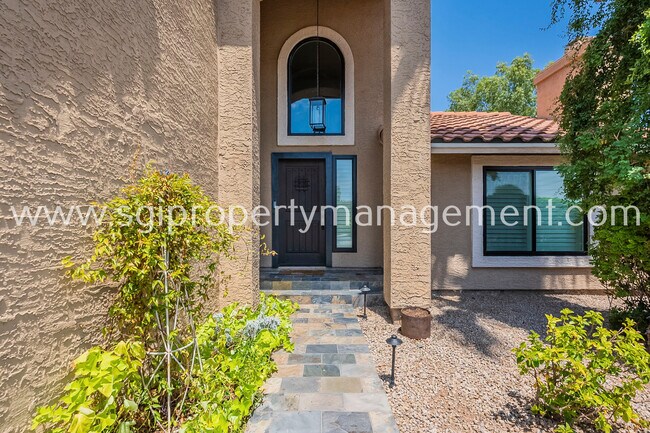 Foto del edificio - 5544 E Paradise Ln