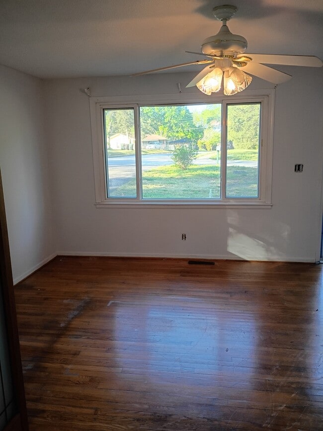 Building Photo - 1502 Woodhaven Rd