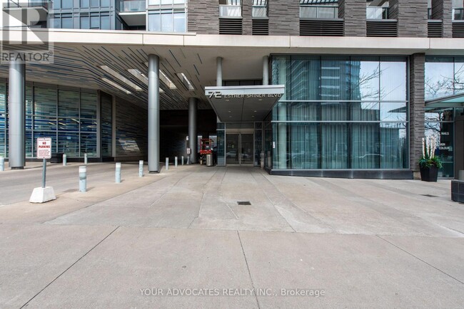 Photo du bâtiment - 72 Esther Shiner Blvd