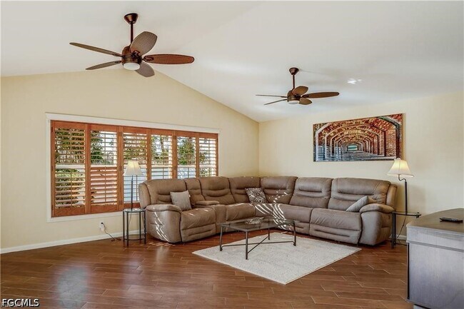 Building Photo - 1922 Cape Coral Pkwy W