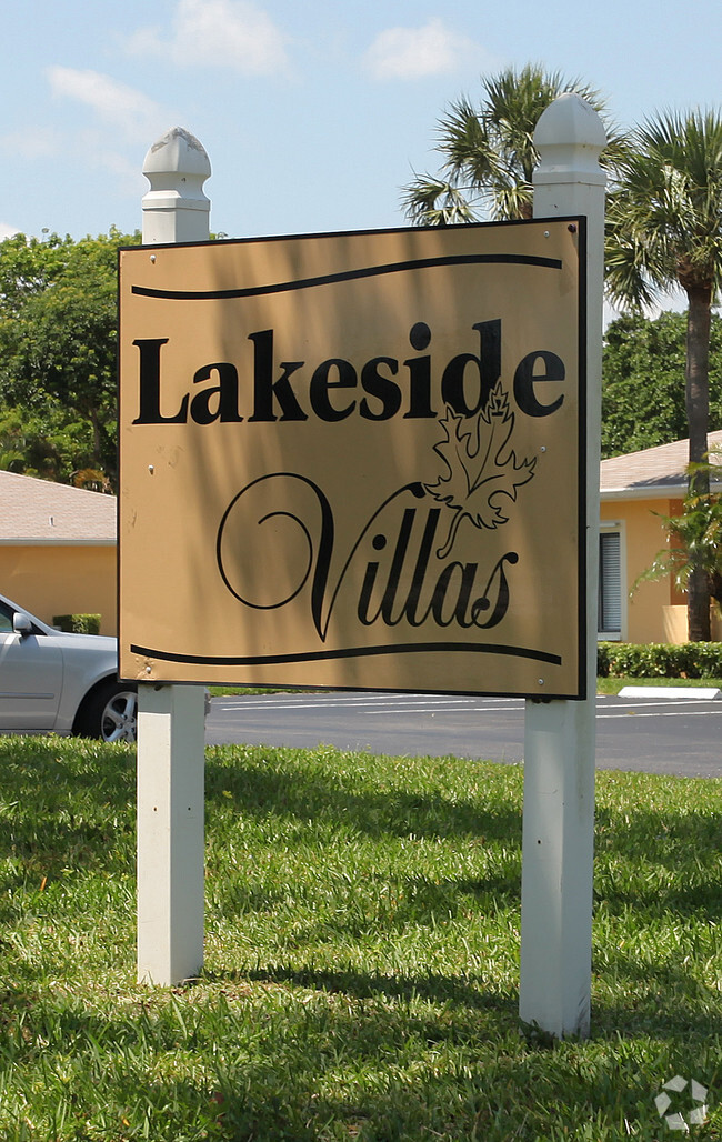 Building Photo - Lakeside Villas