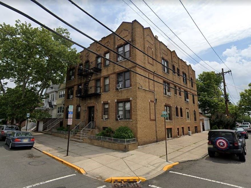 Primary Photo - 250 Avenue B