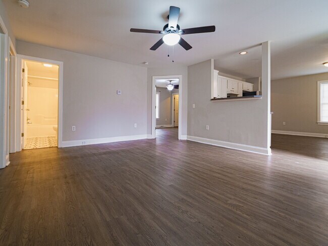 Foto del edificio - "Charming 3-Bedroom Retreat with 2 Full Baths in Gastonia - Your Cozy Haven Awaits!"