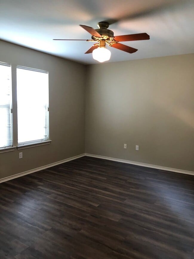 Building Photo - 317 Clydesdale Ln