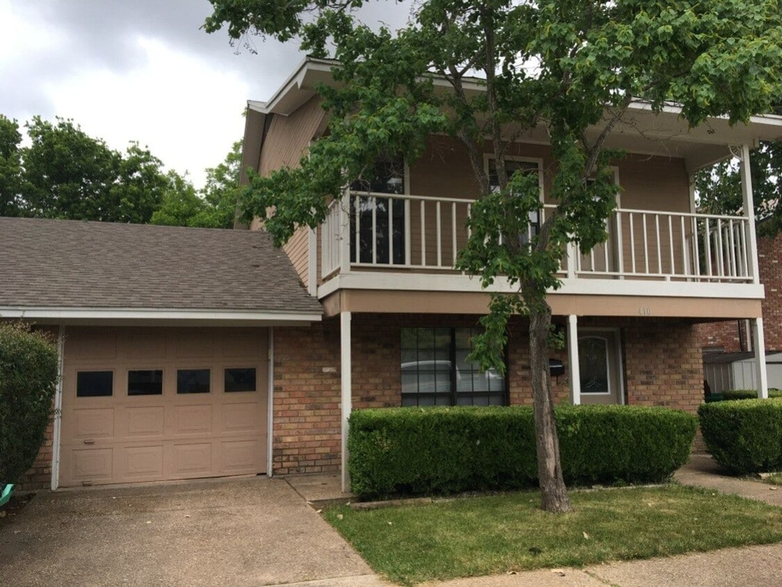 Primary Photo - 3 Bedroom 2-1/2 Bath in McGregor