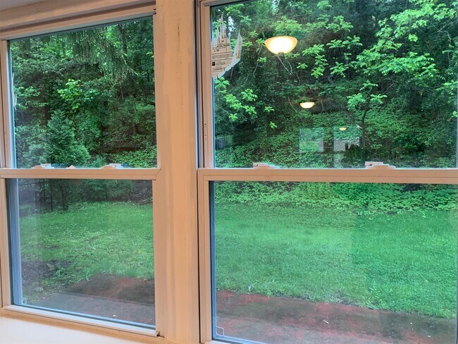 Building Photo - 9226 Valley St