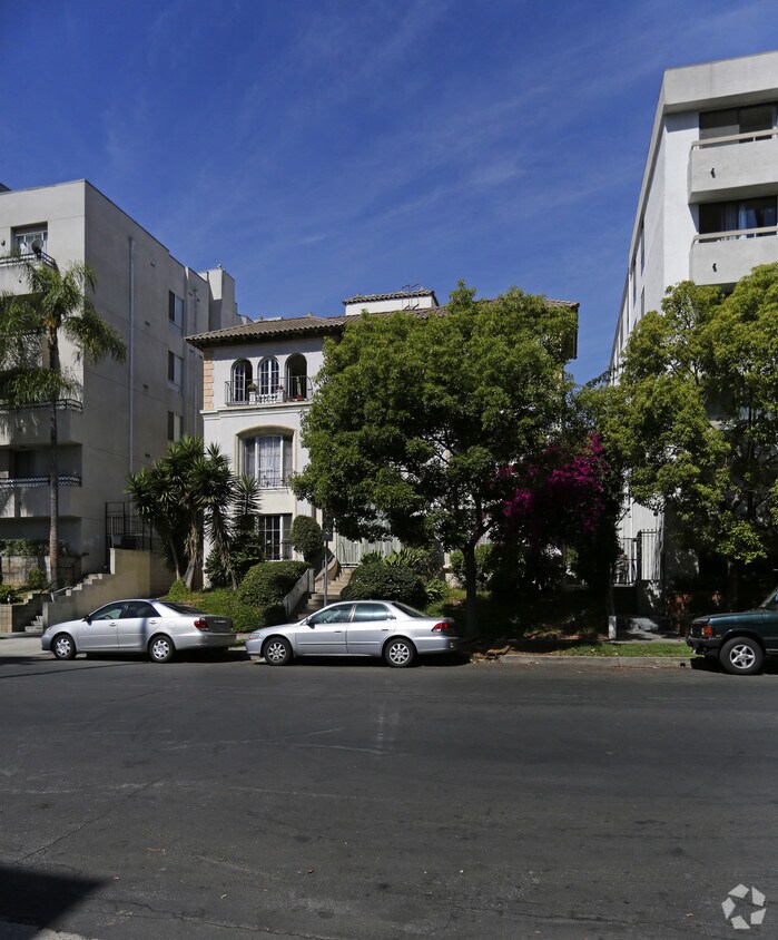 Building Photo - 543 S St Andrews Pl