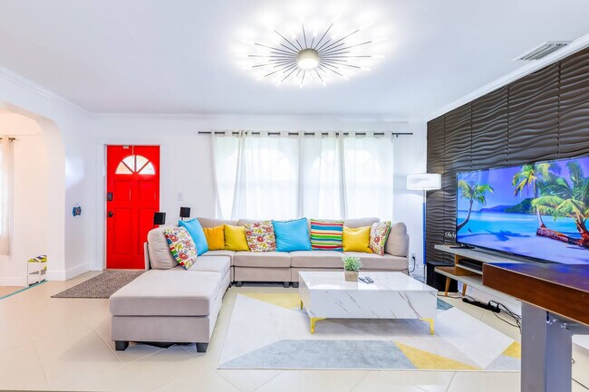 Foto del edificio - 910 NE 49th St