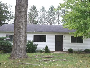 Building Photo - 25274 W Lincoln Dr