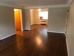 Building Photo - 5562 Beechmont Ave