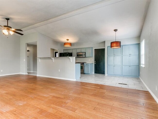 Building Photo - 117 Sonora