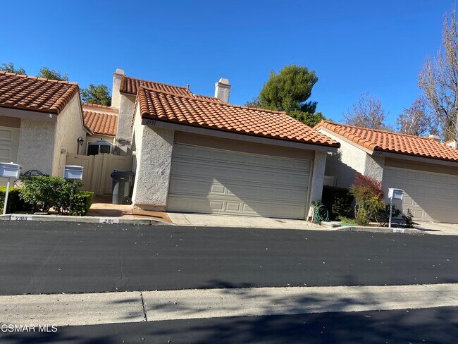 Foto del edificio - 2191 Birchdale Dr