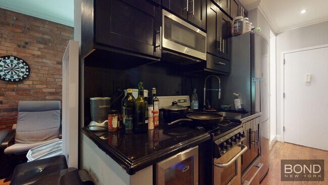 Foto del edificio - 325 E 5th St