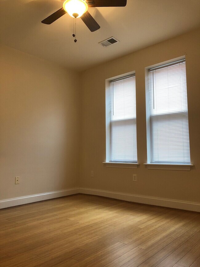 Foto del edificio - 3318 Sherman Ave NW