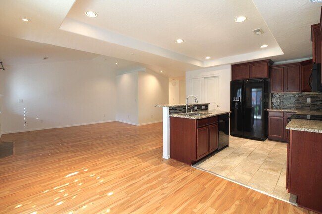 Foto del edificio - 3 bed/2 bath South Richland Rambler