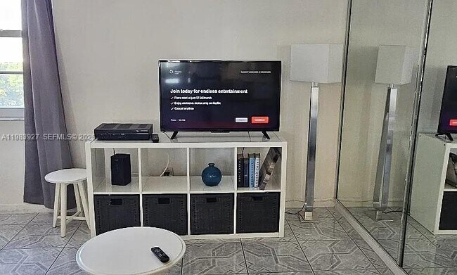 Foto del edificio - 100 Lincoln Rd