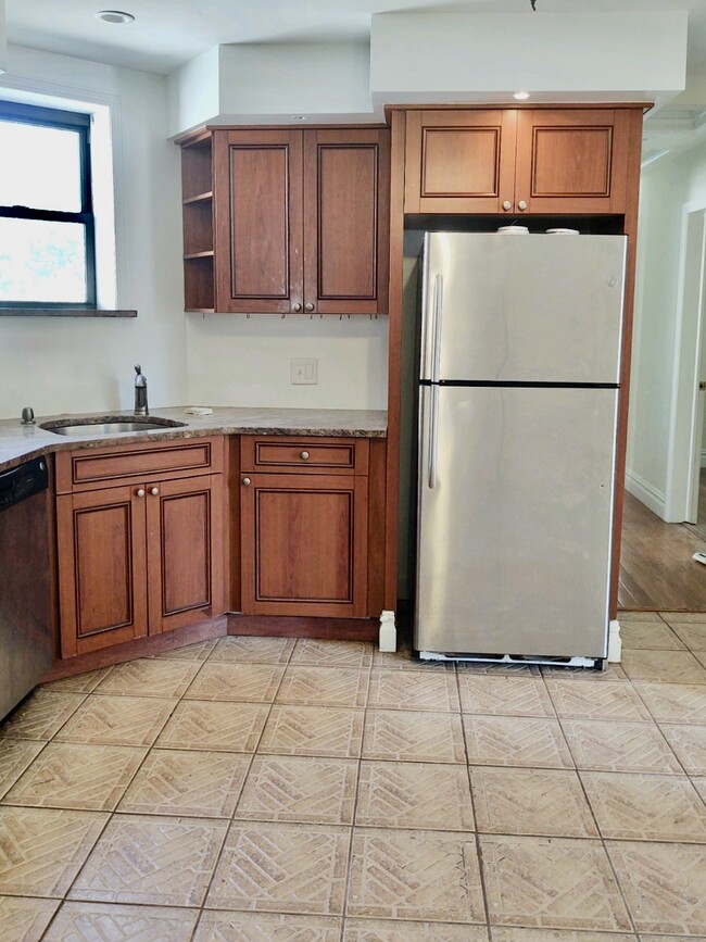 Stainless Steel Appliances - 483 Elm St