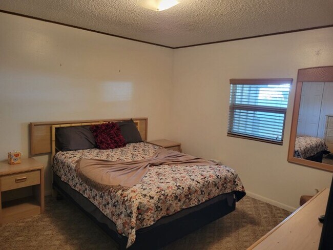 Foto del edificio - Quaint yet spacious 2/1 duplex avaliable f...