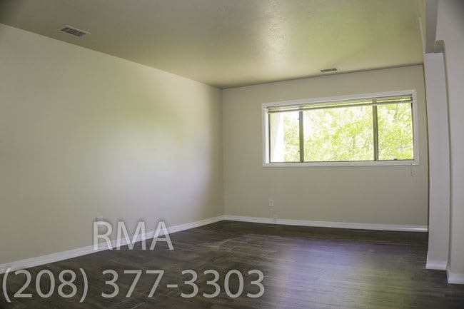 Building Photo - 1125 N Camelot Dr