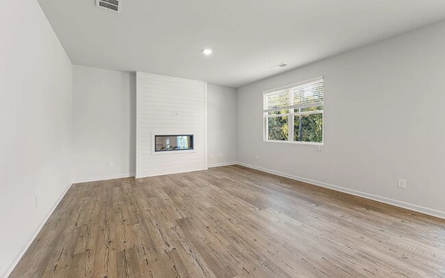 Building Photo - Gorgeous BRAND-NEW home in Lawrenceville!