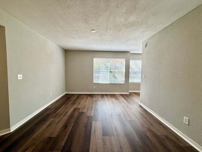 Photo - LOVELY 1/1 CONDO IN SOUTHWEST IN VILLA MEDICI