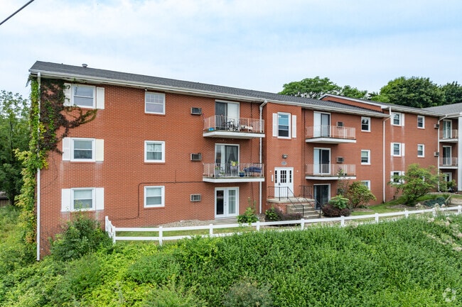 Building Photo - Hilltop Apartments