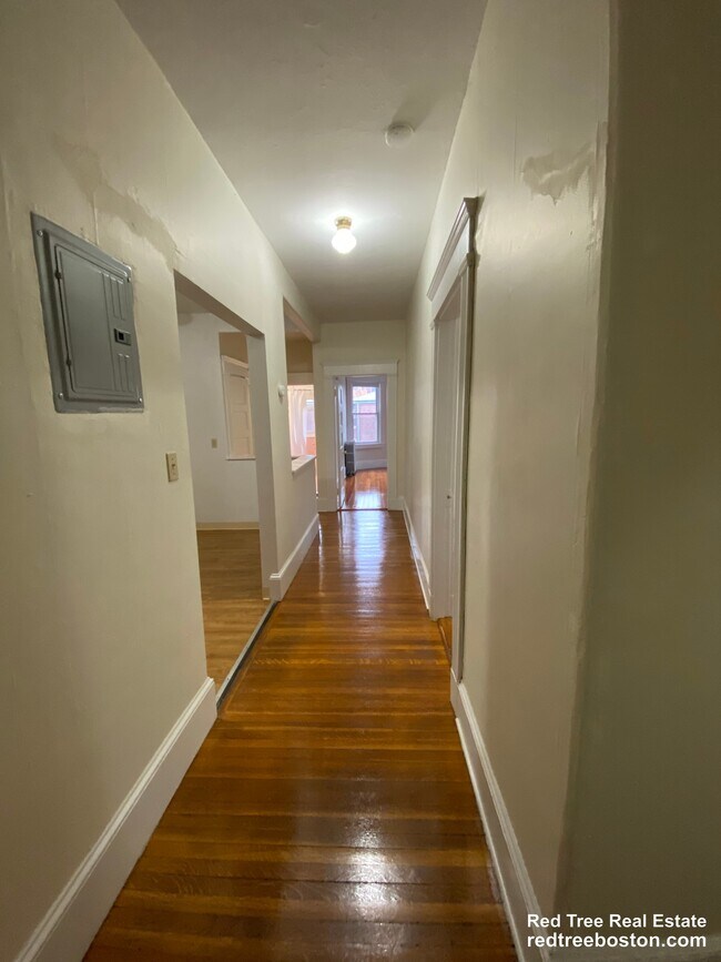 Building Photo - 1595 Beacon St
