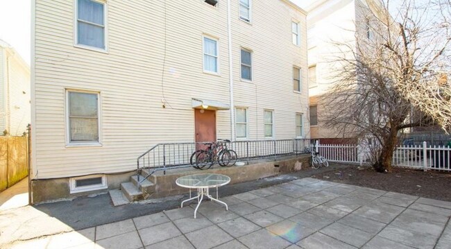 Building Photo - 35 Lopez St