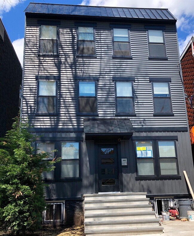 Building Photo - 304 Ege Ave