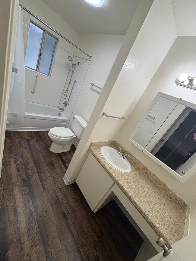 Foto del edificio - 5244 Hackberry Ln