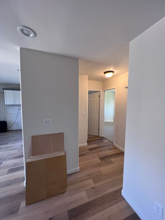 Building Photo - Charming Four Bedroom