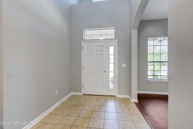 Building Photo - 409 S Hidden Tree Dr