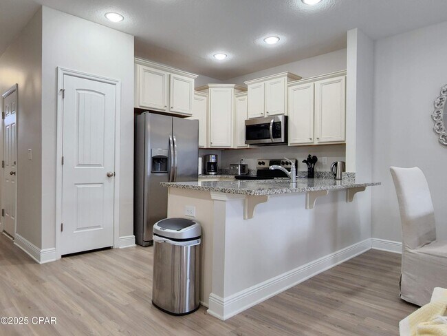 Foto del edificio - 7454 Shadow Lake Dr