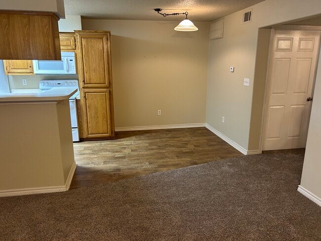 Dining Area - 112 Tawakoni Trl