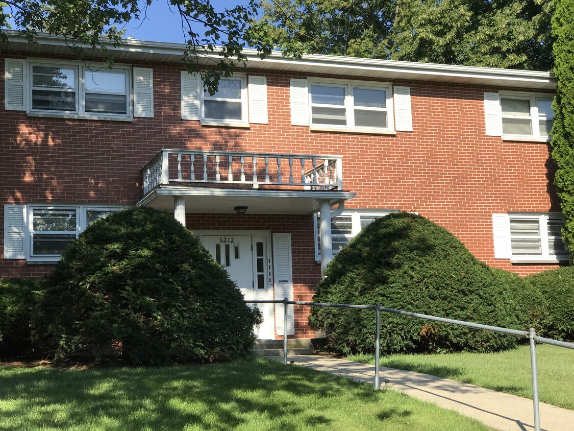 4-unit en L. Waubesa - 6212 South Ct