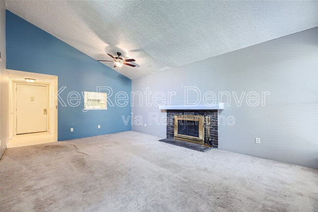 Foto del edificio - 9727 E Peakview Ave