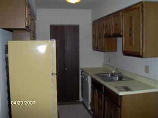 Kitchen - 2045-2055 Meadow Ln