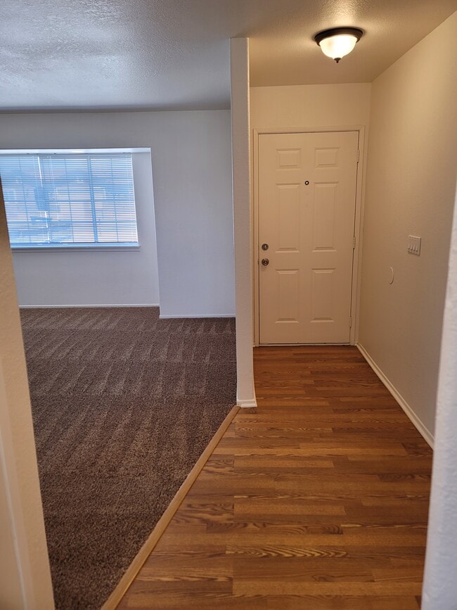 Foto del edificio - 9230 Karen Ave