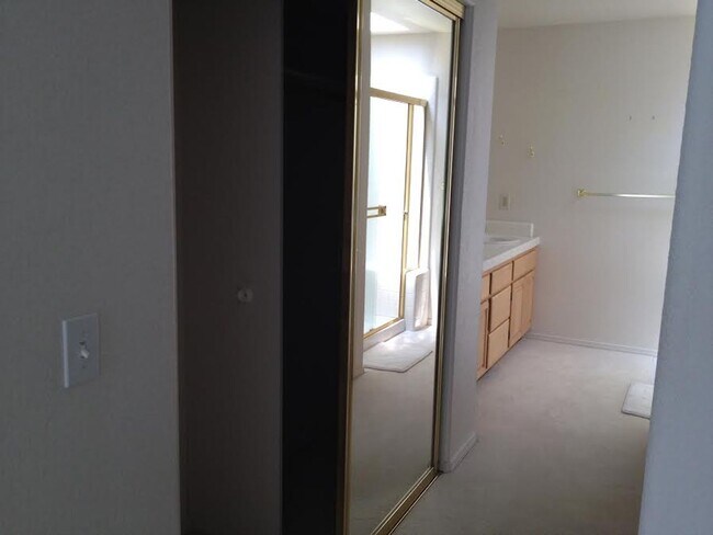 Foto del edificio - Large Two Story home in Black Lake Village