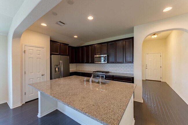 Foto del edificio - Beautiful Brick 3bed/2ba Home With High End Finishes & Must See Kitchen in NE Austin!