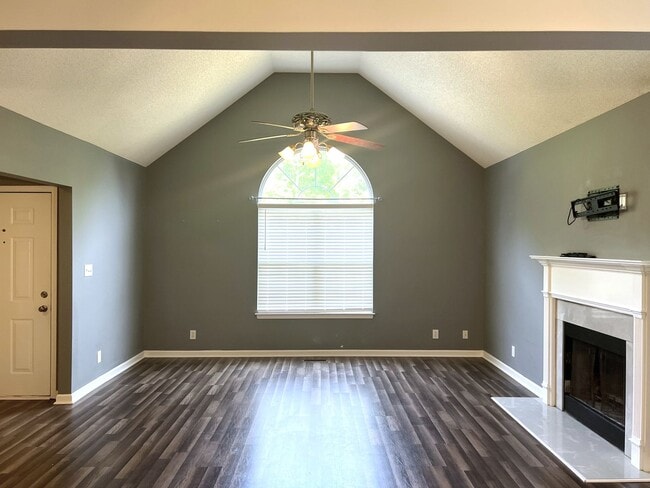 Building Photo - Beautiful N. Macon Home