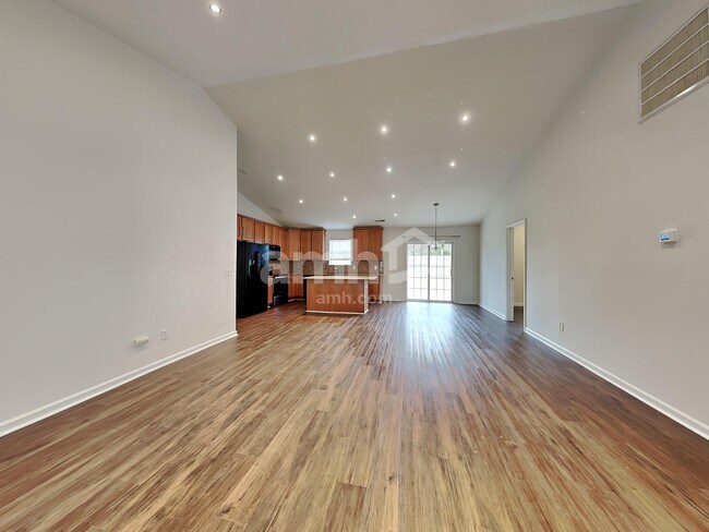 Foto del edificio - 135 Crescent Creek Ct