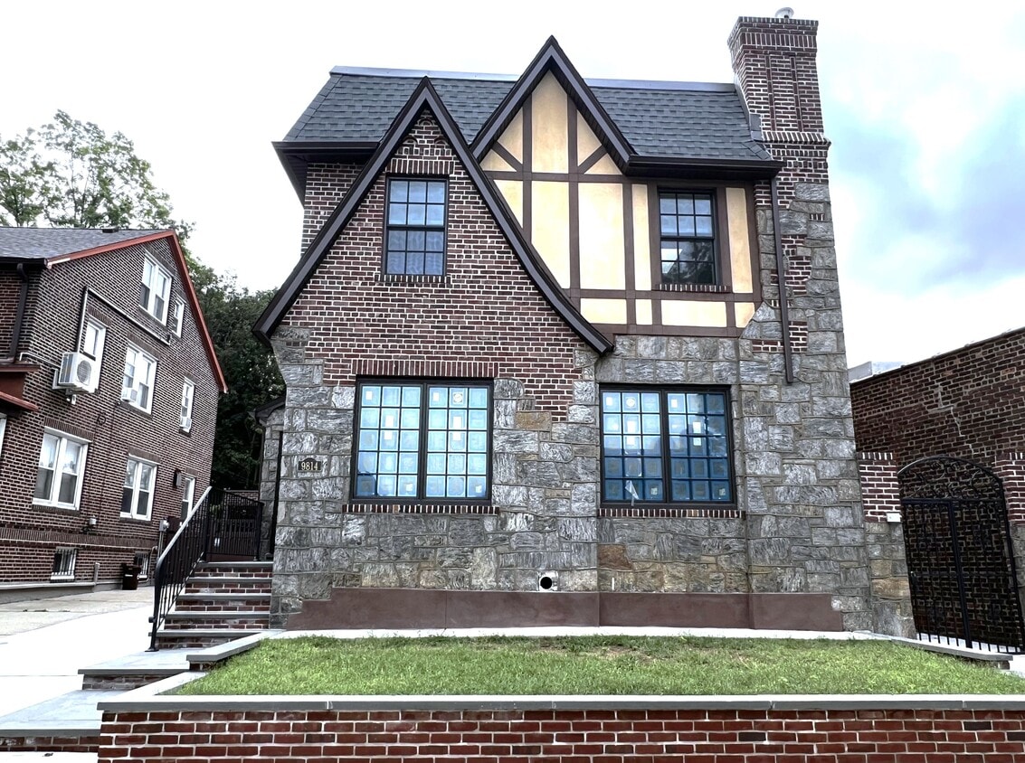 9814 Ascan Ave, Queens, NY 11375 Townhome Rentals in Queens NY