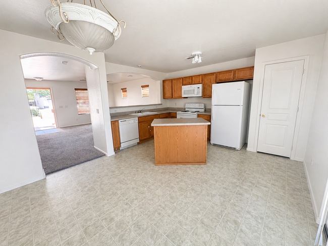 Building Photo - 22071 W Mohave St