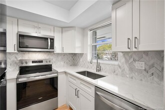 Building Photo - 2929 SE Ocean Blvd