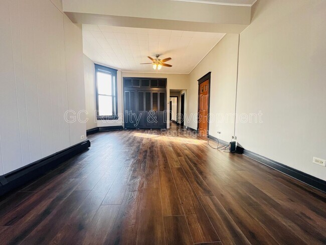 Foto del edificio - 3408 N Greenview Ave