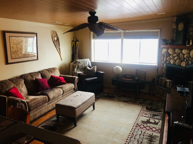Sala de estar - 3344 Sandy Way