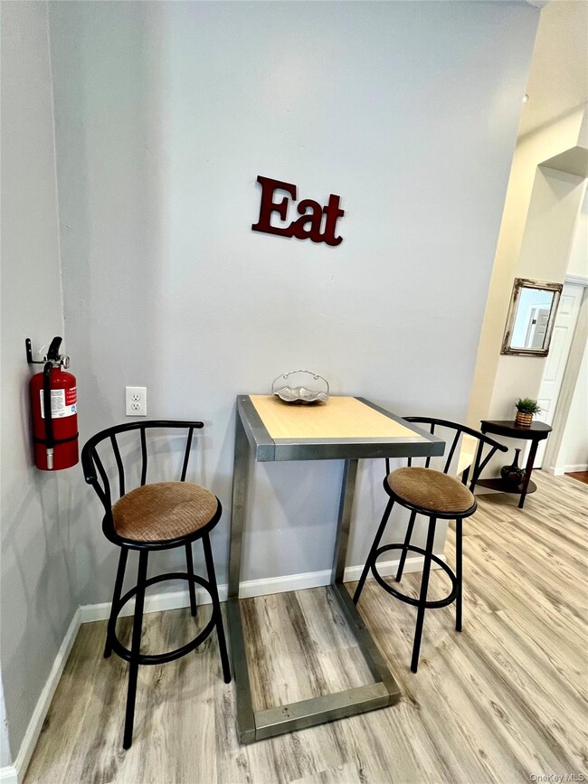 Foto del edificio - 17 Academy Ave